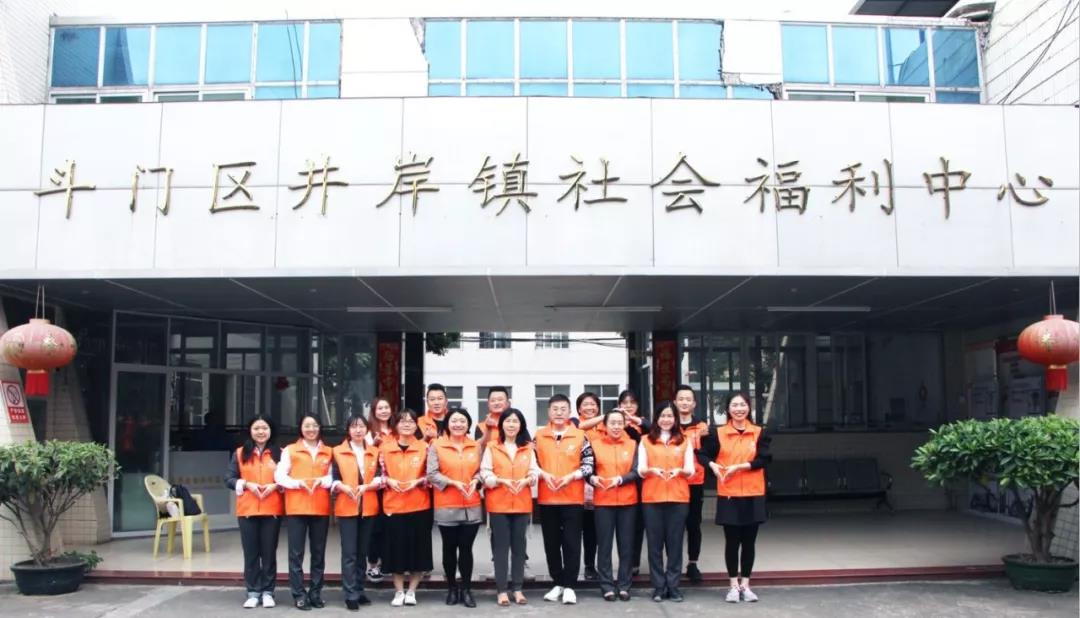 寒冬饺子香，情暖老人心，敬老爱老，远大美业一直都在身体力行