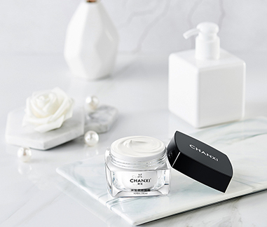 XX默携手远大美业 创新智能护肤